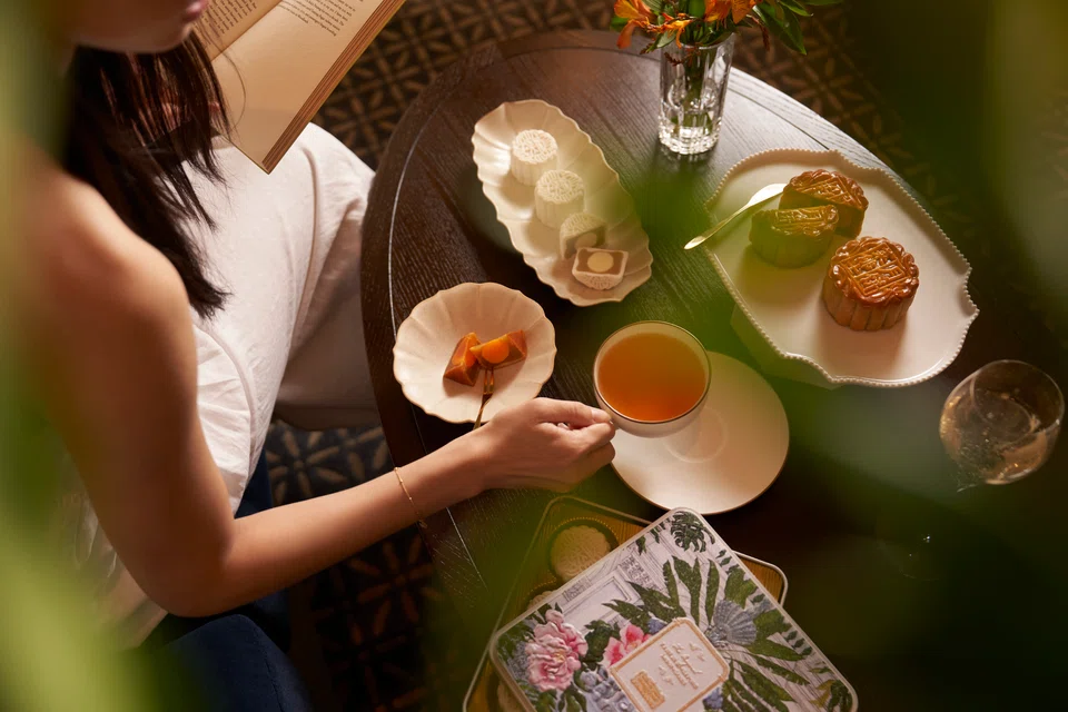 The Raffles Mooncake Collection is a story of taste, craftsmanship and artistry.