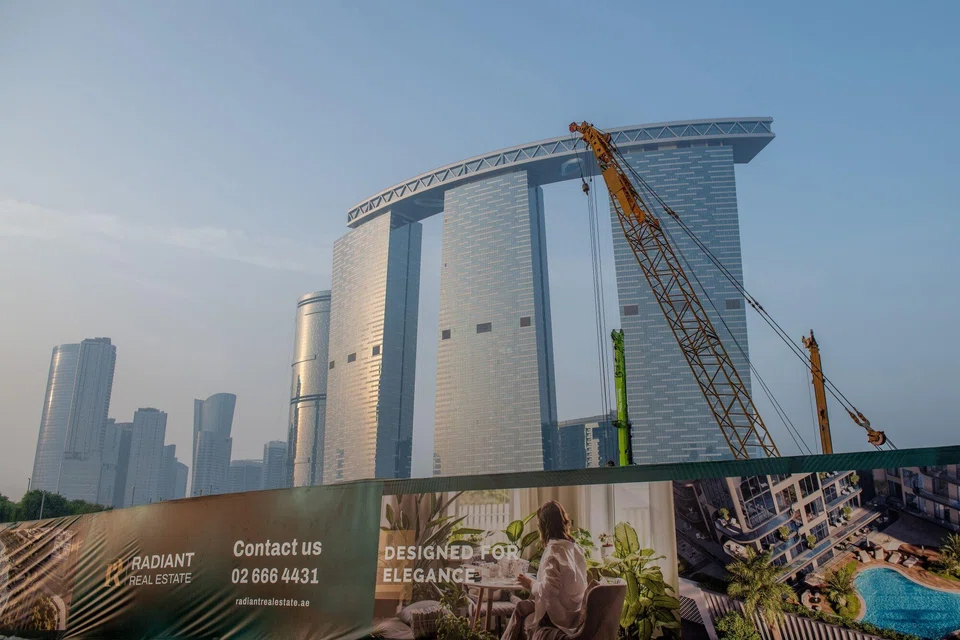 Non-oil sectors now account for 56.6% of Abu Dhabi’s economy, after 17 consecutive quarters of growth. 