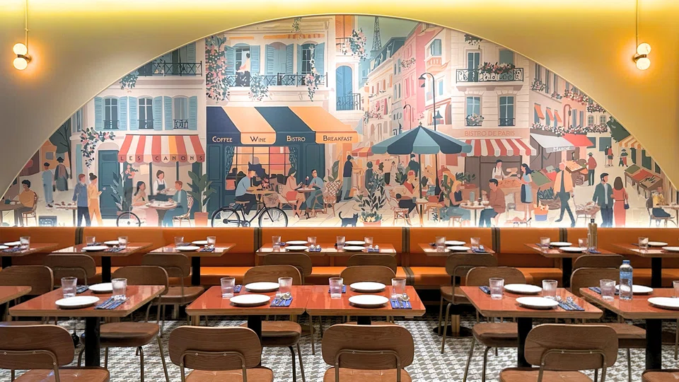 Les Canons is a casual Parisian bistro.