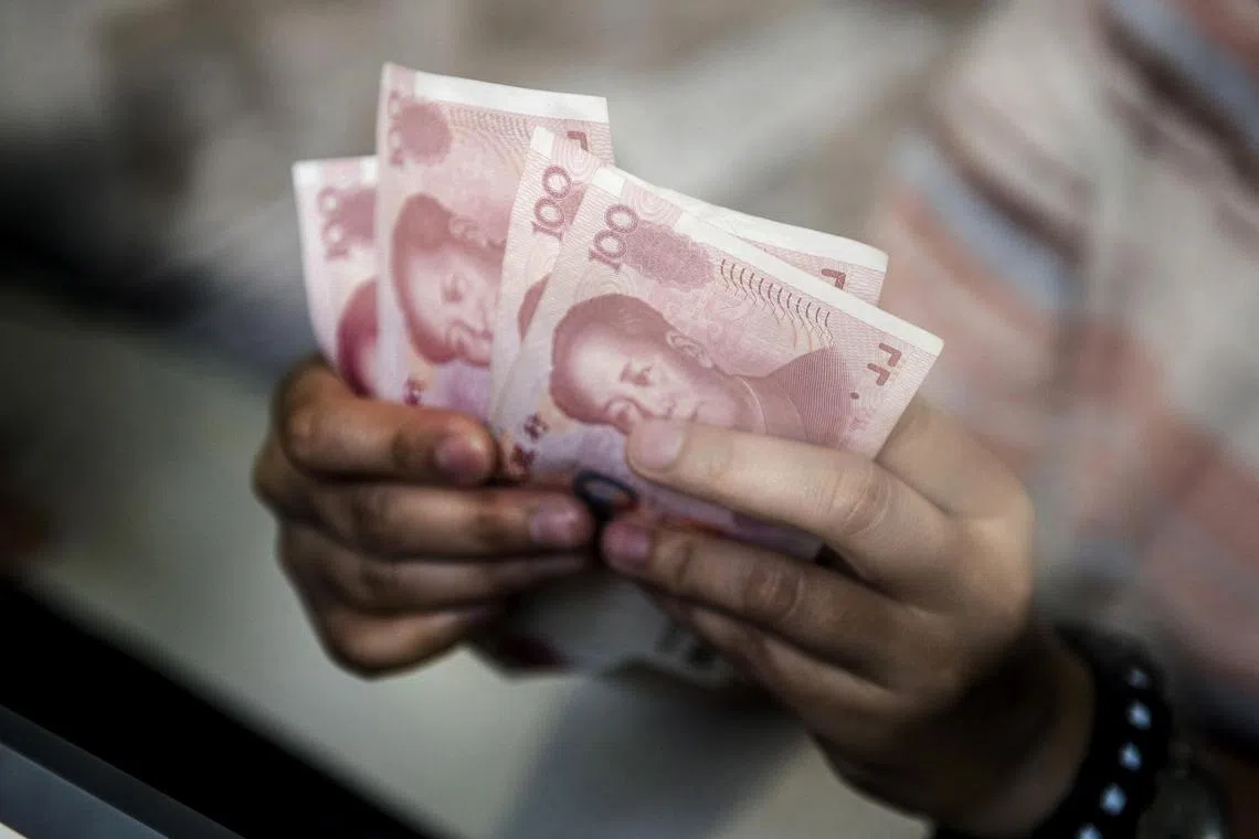 Chinese residents, unimpressed with falling deposit rates at banks, are pouring their savings into higher-yielding wealth and money-market funds offered by asset management firms.