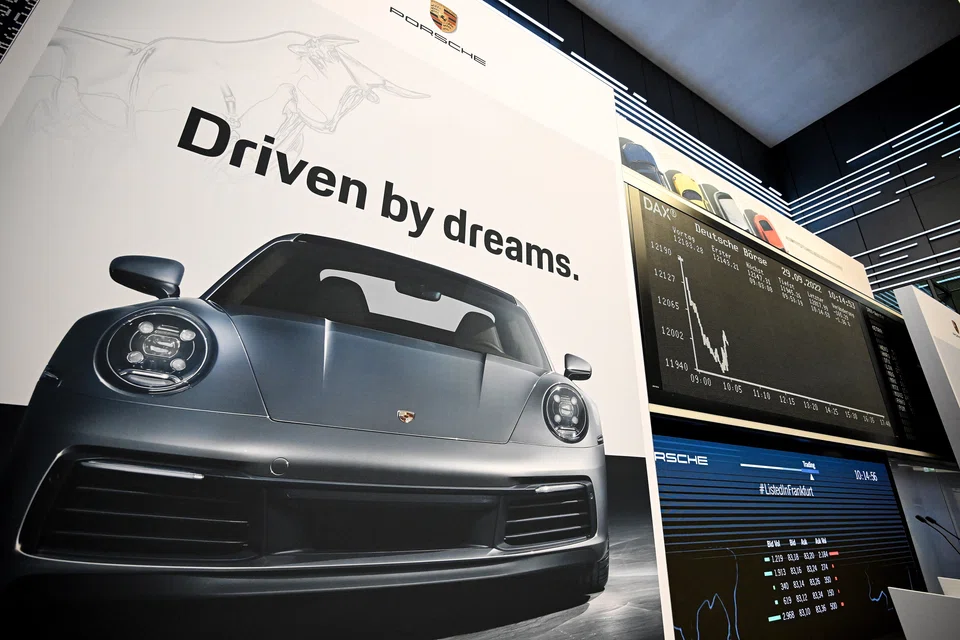 Porsche shares have risen to over 84.70 euros (S$118.07) in morning trading, bettering the 82.50 euros price set by its parent company Volkswagen, and outperforming a weak Frankfurt market.