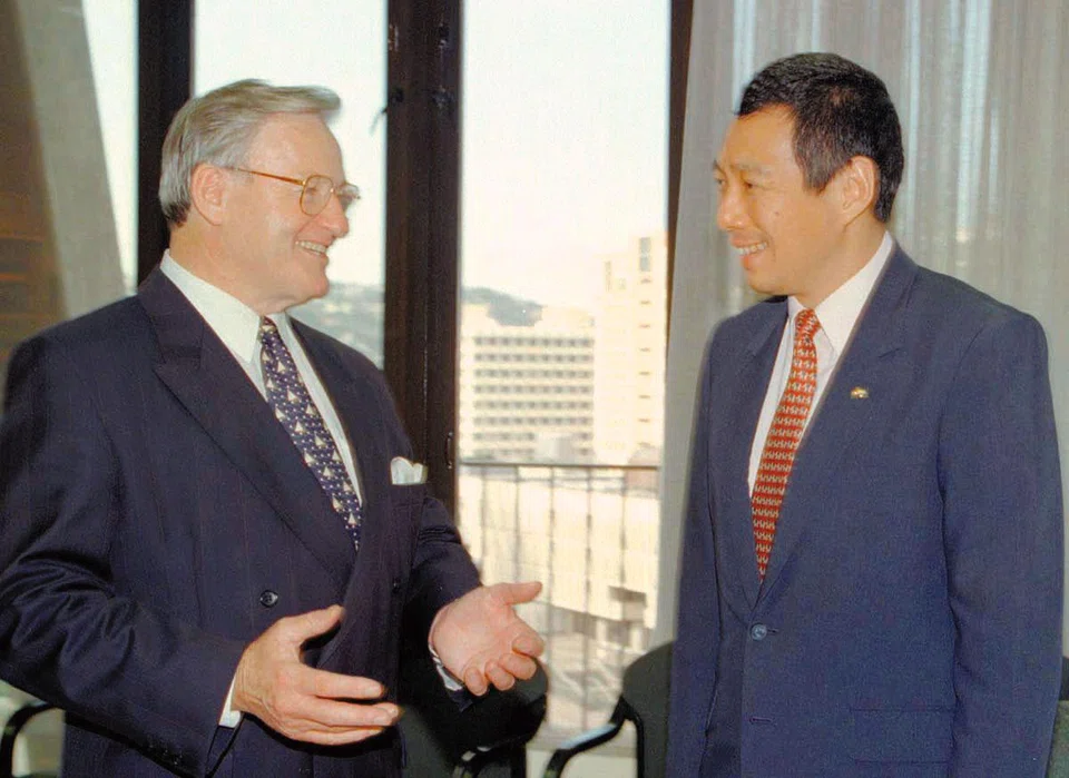 Jim Bolger, seen here with then-BG Lee Hsien Loong, served as New Zealand Prime Minister from 1990 until 1997. 