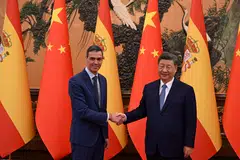 Chinese President Xi Jinping and Spain's Prime Minister Pedro Sanchez at the Great Hall of the People in Beijing on Apr 14.