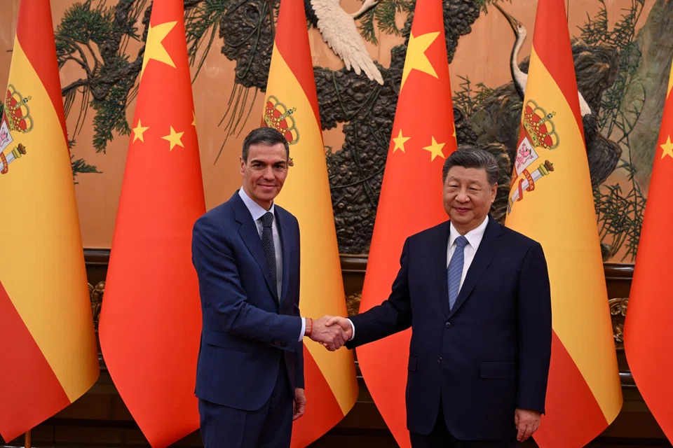 Chinese President Xi Jinping and Spain's Prime Minister Pedro Sanchez at the Great Hall of the People in Beijing on Apr 14.