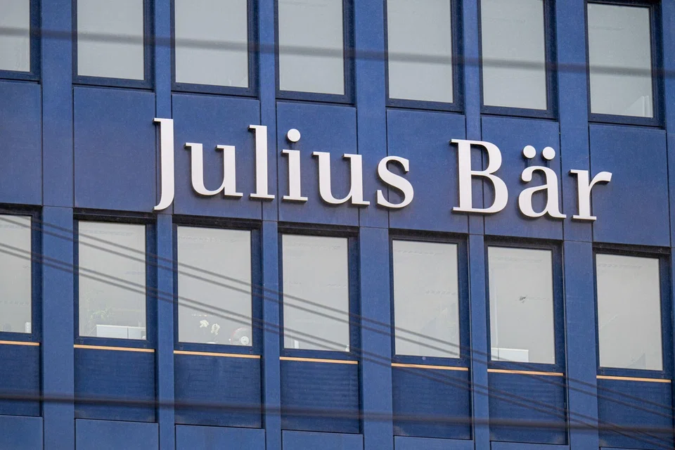 Julius Baer confirmed that a share buyback programme is on hold until it has clarity over the outcome of an investigation into the Benko losses by the regulator Finma has concluded. 