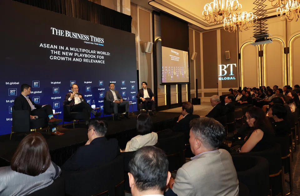 Moderated by Kuek Yu Chuang (left), deputy CEO of SPH Media, the panel expressed optimism over South-east Asia’s growth potential. 