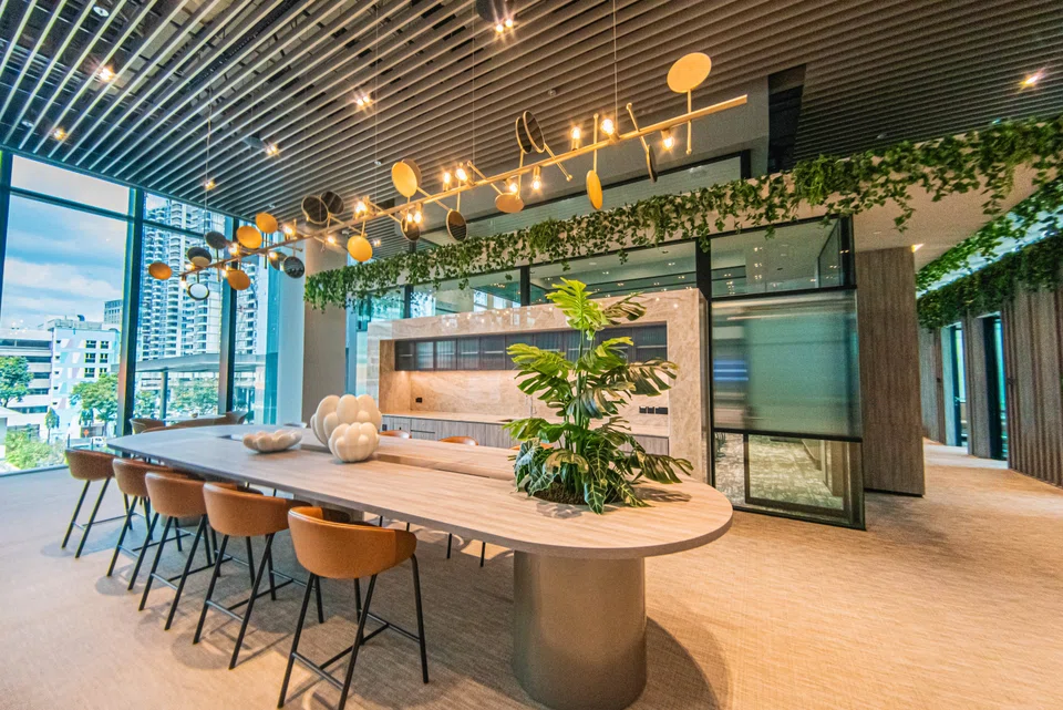 At GuocoLand’s Network Hub, there are two large, fully fitted-out private office suites which can be leased on a short to medium-term basis to tenants at Guoco Midtown, as well as third-party clients. 