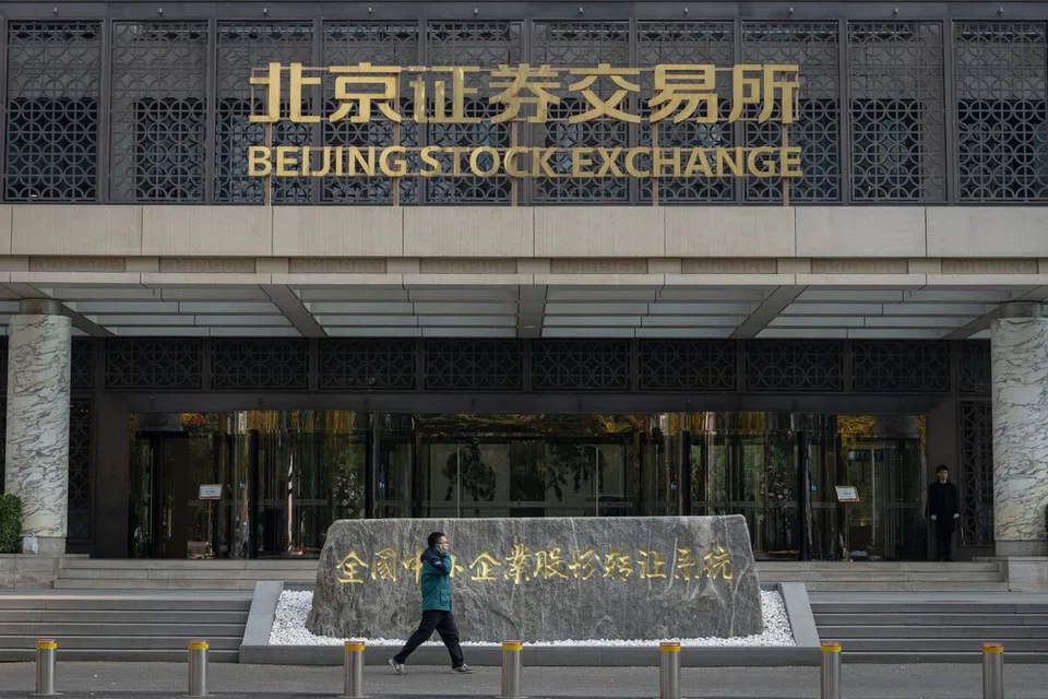 The US$9.5 billion iShares China Large-Cap ETF, known by its ticker FXI, saw US$315 million in outflows last week, extending a four-week streak of withdrawals following massive inflows earlier in October. 