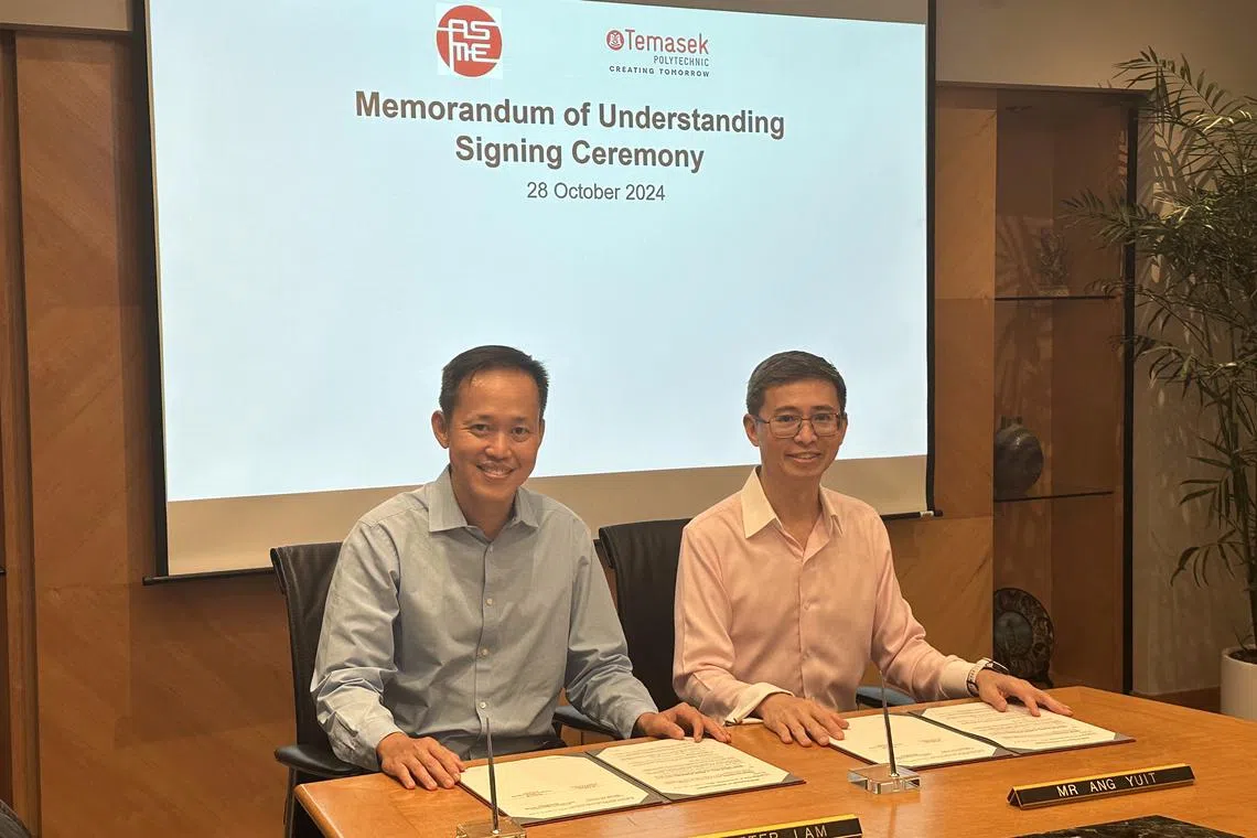 Temasek Polytechnic principal and chief executive Peter Lam (left) and ASME president Ang Yuit. The two parties will work together to advance sustainability efforts among SMEs.