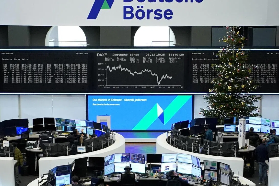 The pan-European Stoxx 600 closed 0.08% higher at 576.13 points, while major regional indexes in Germany and France fell 0.1%, each.