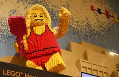 Lego, which sells billions of plastic bricks annually, has tested over 600 different materials to develop a new material that would completely replace its oil-based brick by 2030, but with limited success.