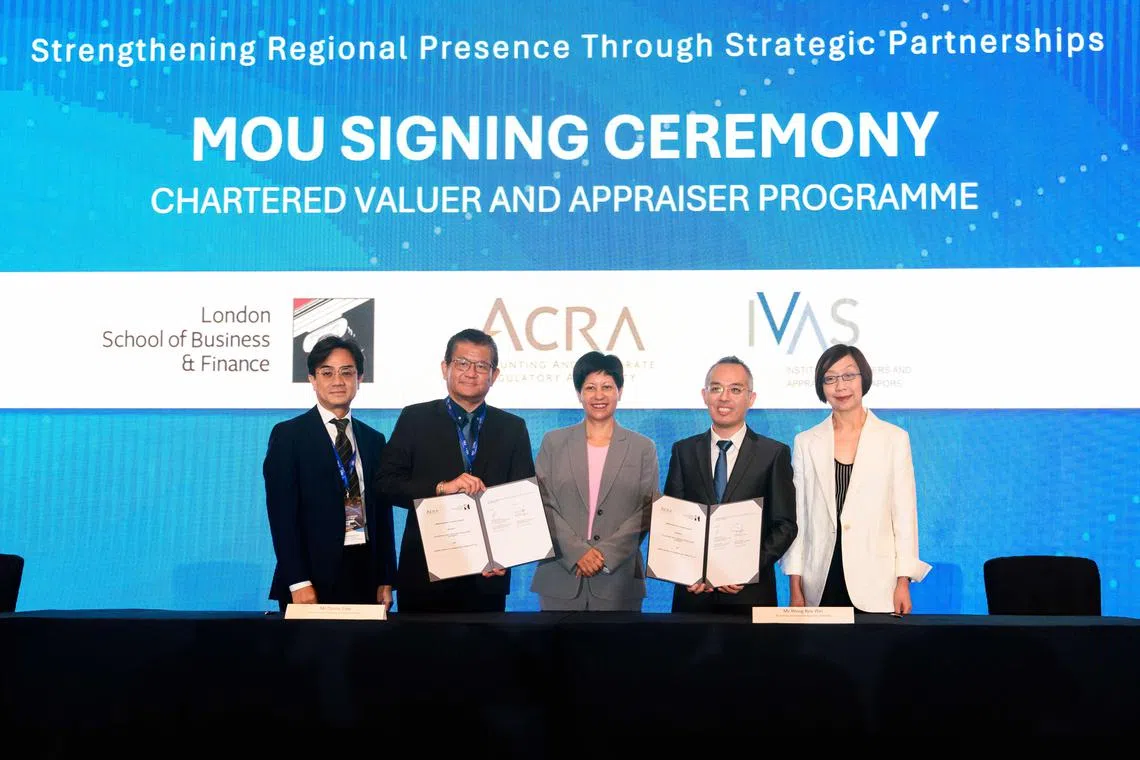 The MOU signings took place during the IVAS-IVSC Business Valuation Conference, and were witnessed by Second Minister for Finance and National Development Indranee Rajah (third from left).
