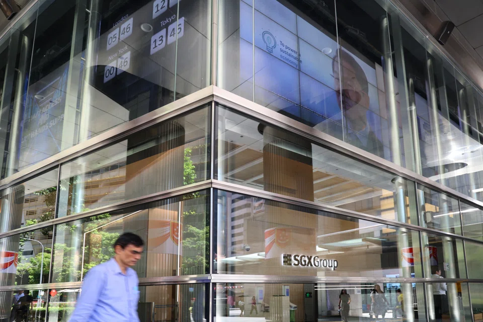 Decliners outnumbered advancers 344 to 217 on Wednesday, as 1.4 billion securities worth S$1.7 billion changed hands.