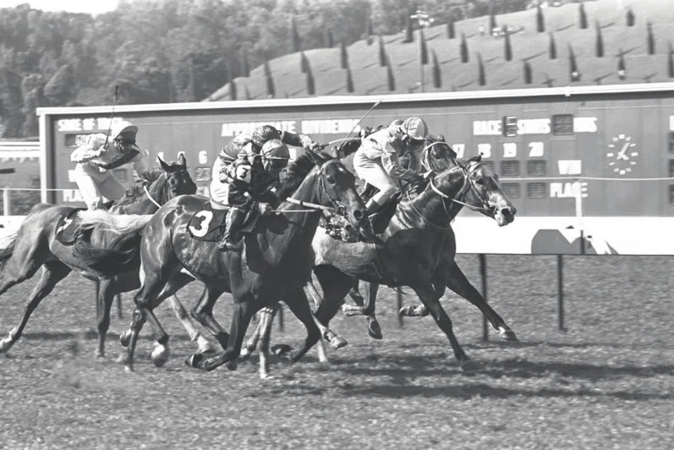 Horse racing in 1980 in Singapore.