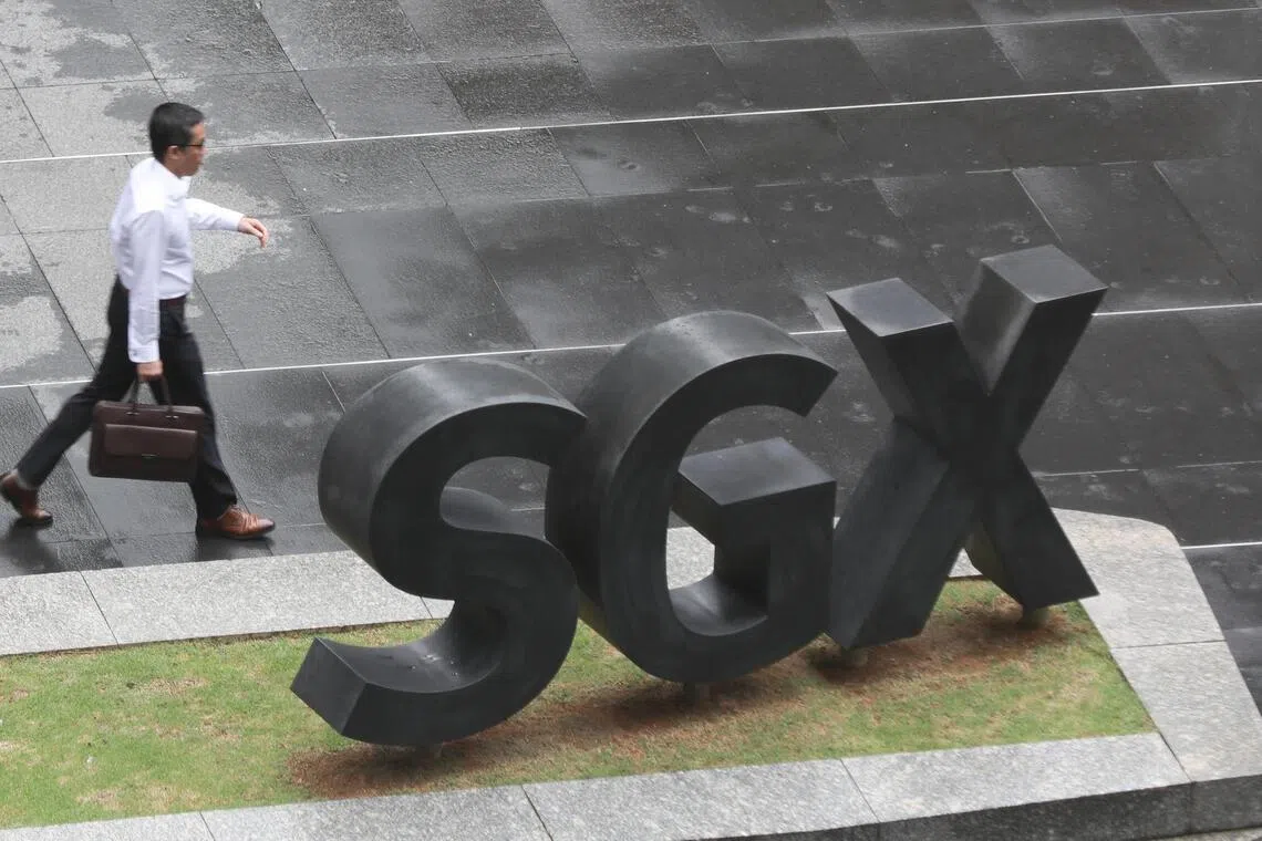 Across the broader market, gainers outnumbered losers 280 to 258, after 1.3 billion securities worth S$1.3 billion changed hands.