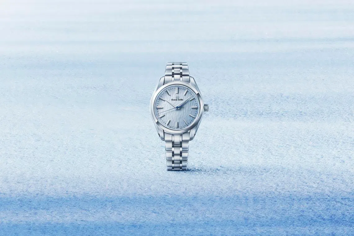 Inspired by windswept snow beneath a clear winter sky, the SBGX361 Skyflake's pale blue tone captures a gentler aspect of Shinshu in winter.