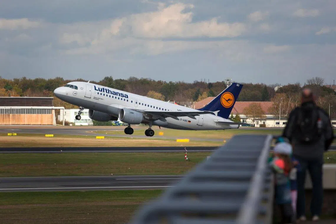 Lufthansa reported an operating profit of 871 million euros (S$1.29 billion), compared with 805 million euros expected, according to an analyst poll compiled by the airline.