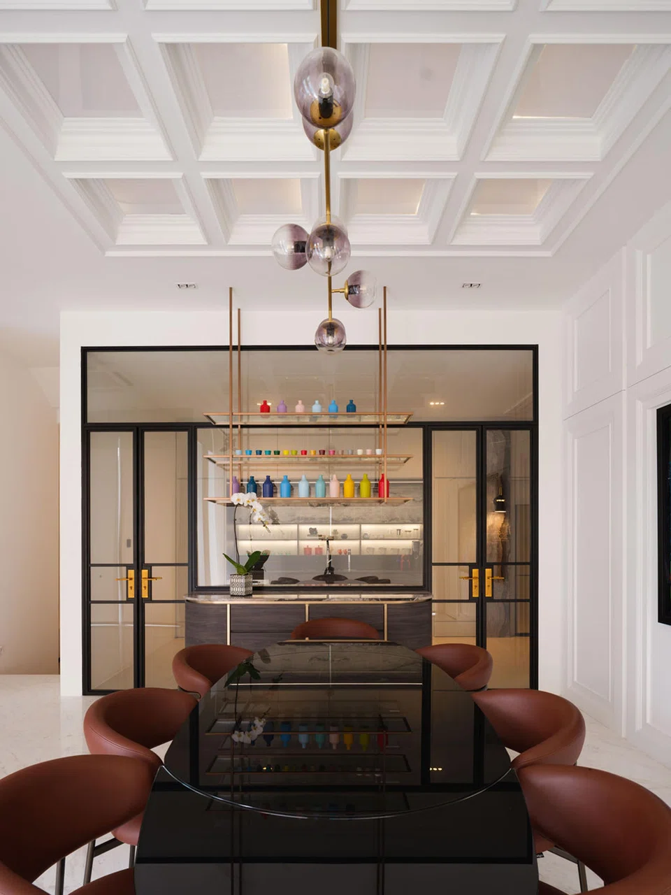 Art Deco features give the dining room an opulent look.