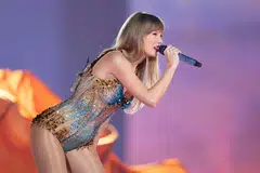 According to chat groups on Telegram set up to discuss the concert, Swifties have said they rushed to open accounts or apply for credit cards with UOB the moment news of the presale broke in the morning on Wednesday (Jun 21).