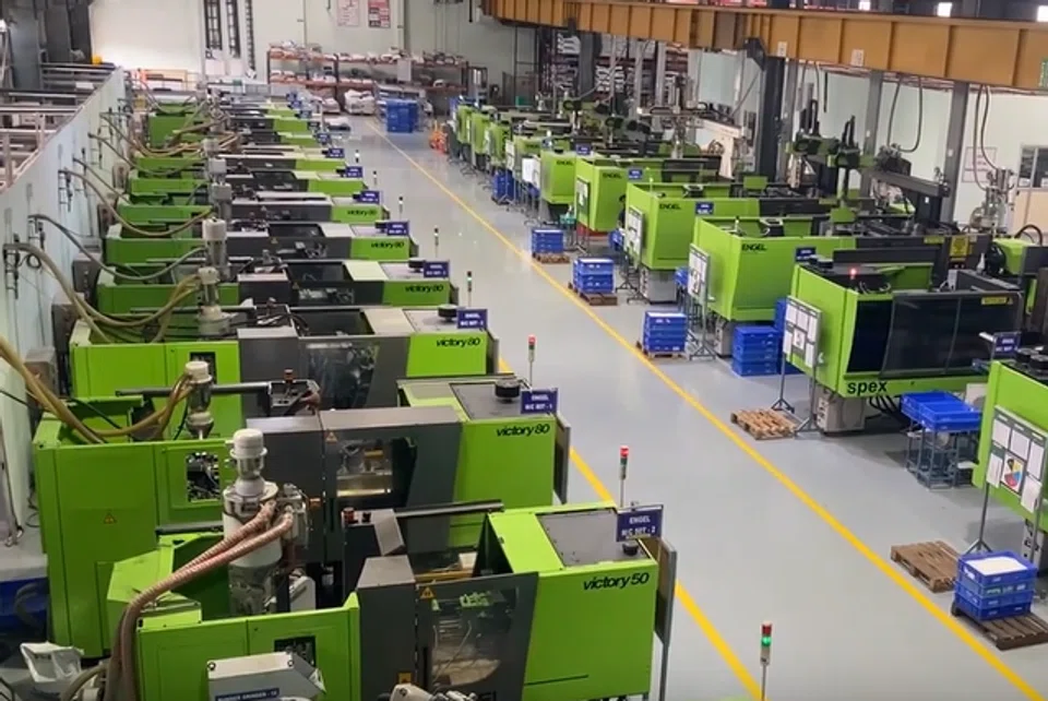 Sanwa Synergy produces parts such as miniature circuit breakers for the electrical industry and wiper systems for the automotive industry.