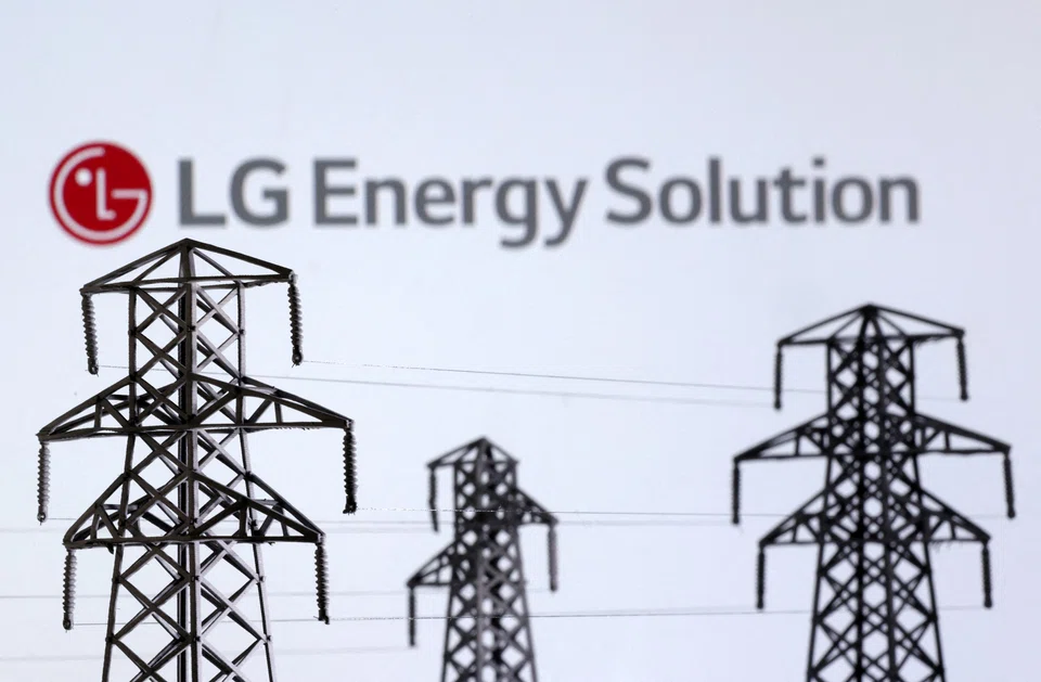 The Polish manufacturing unit of LG Energy Solution already indicated that its sales revenue from the east European country would likely drop by around a third this year to 26.5 billion zloty (S$9.03 billion). 