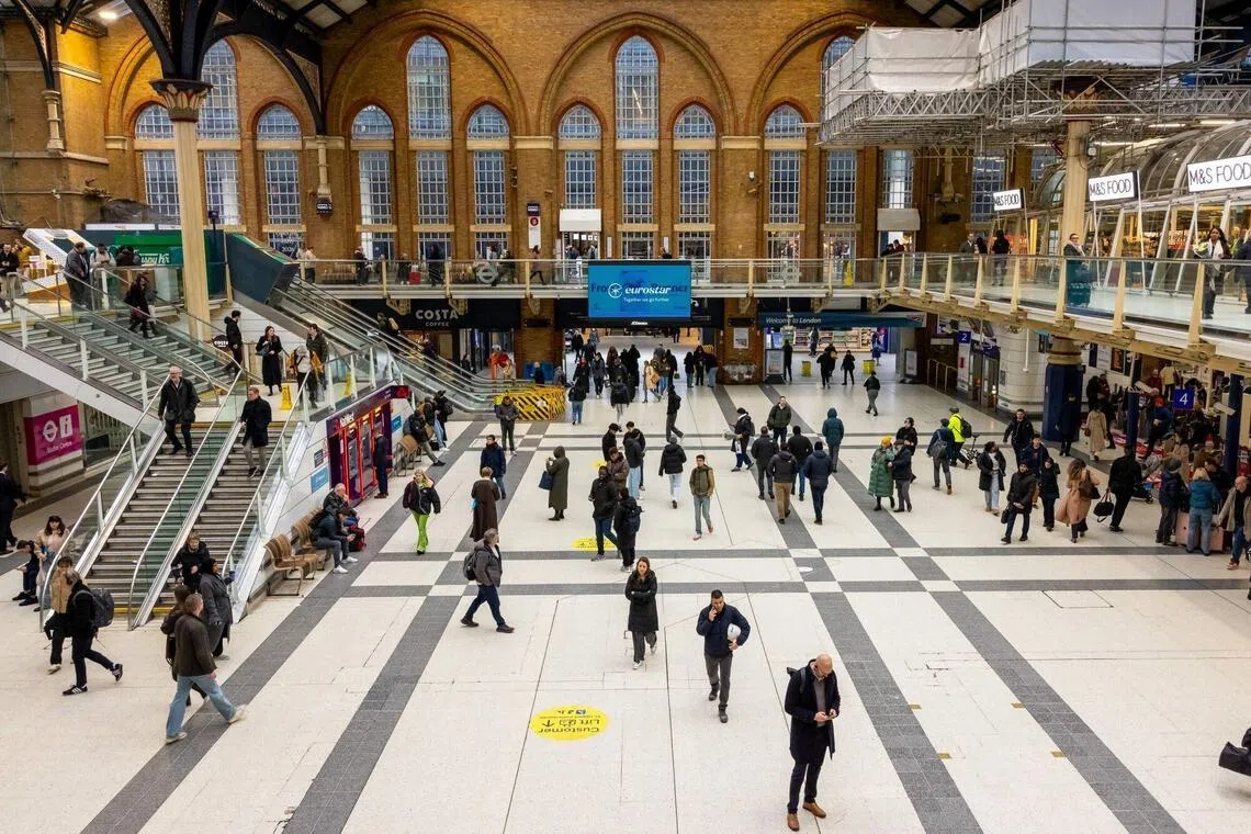 Against December a year before, retail sales volumes were 2.5% higher, marking the strongest such reading since April.