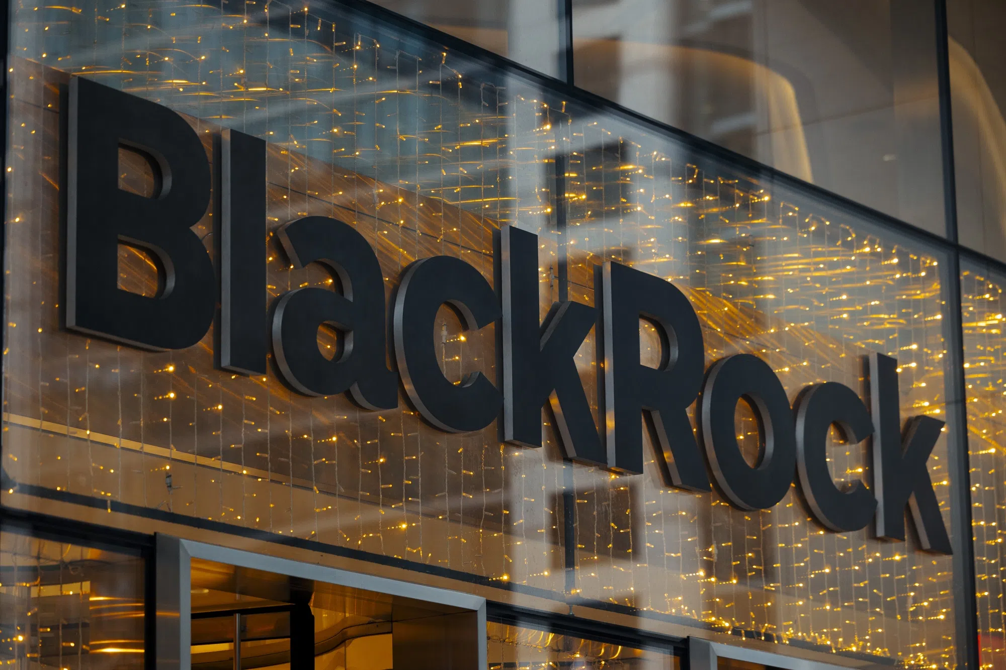 BlackRock hits US.6 trillion asset record, cites ETF boost