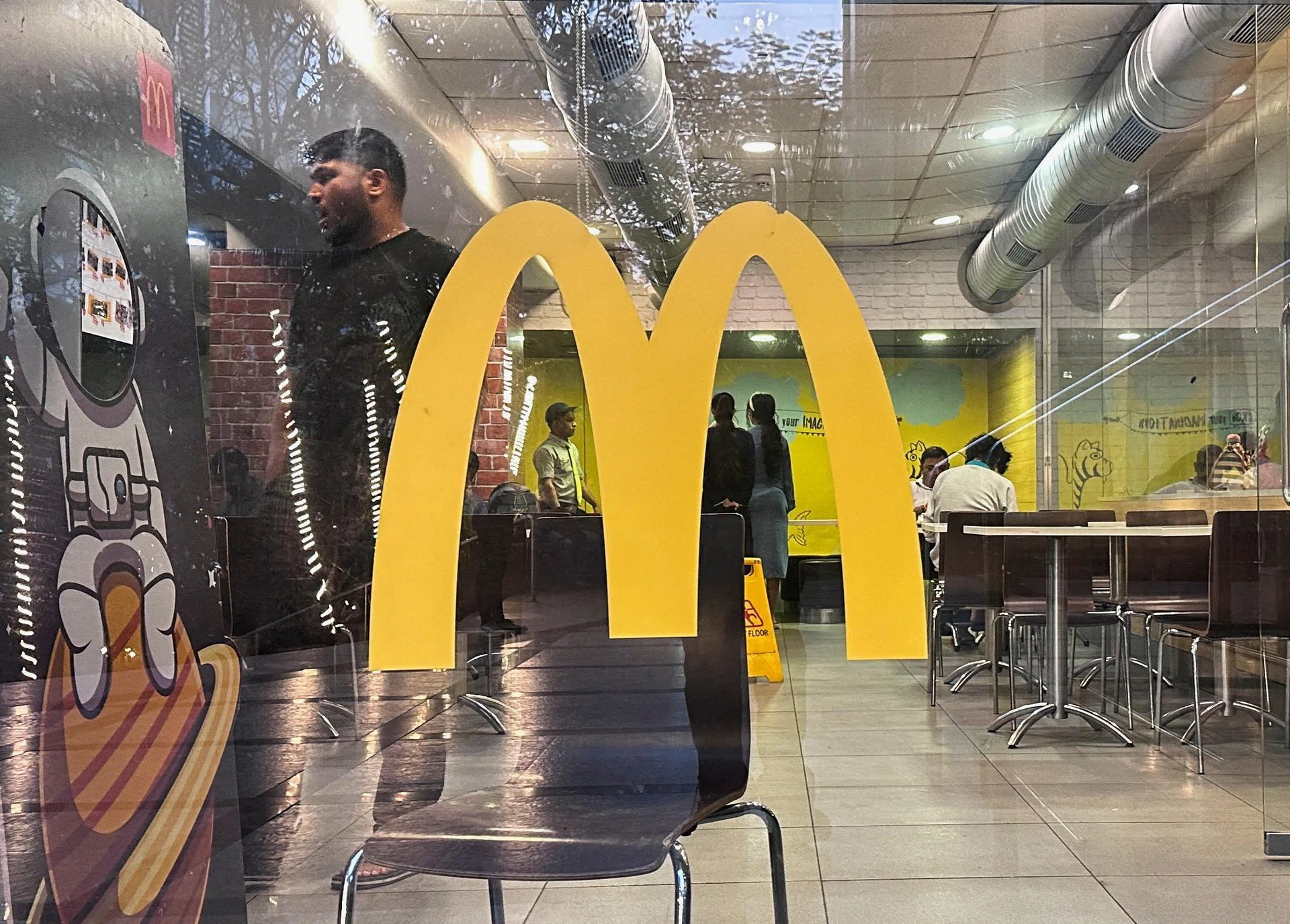 McDonald’s growth slows, in a sign that America’s diners are retrenching