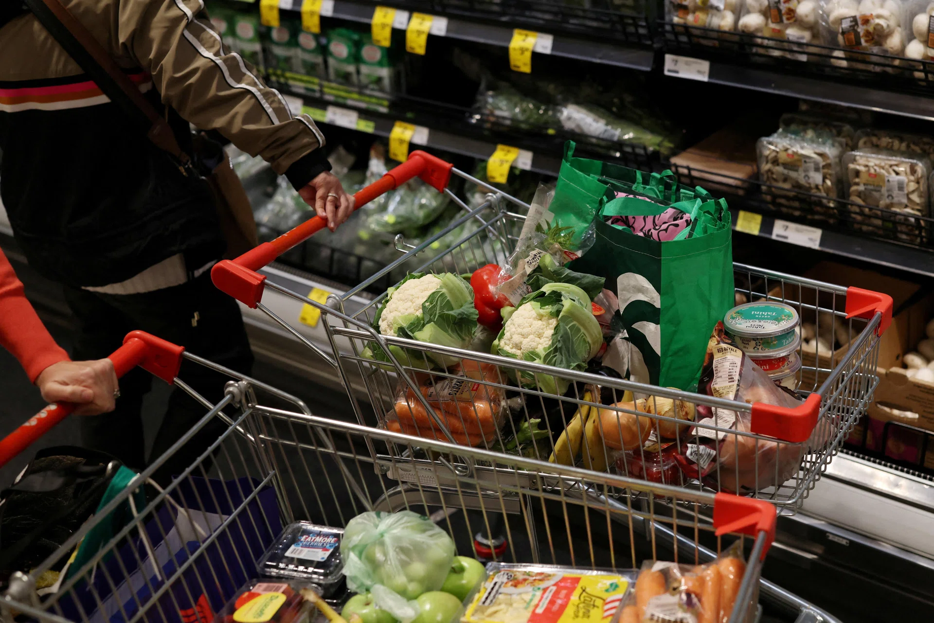 Australia’s inflation undershoots forecasts, spurring traders to pare RBA hike bets