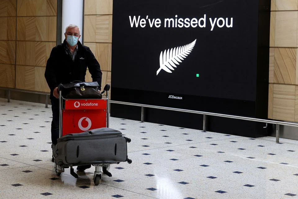 From midnight tonight, travellers to New Zealand will no longer need to be vaccinated or forced to submit rapid antigen test results after they arrive. 