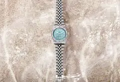 The grainy Lagoon Blue dial of the Tudor Black Bay 54 is more than a colour – it’s a vibe that evokes long, lazy afternoons by the beach.