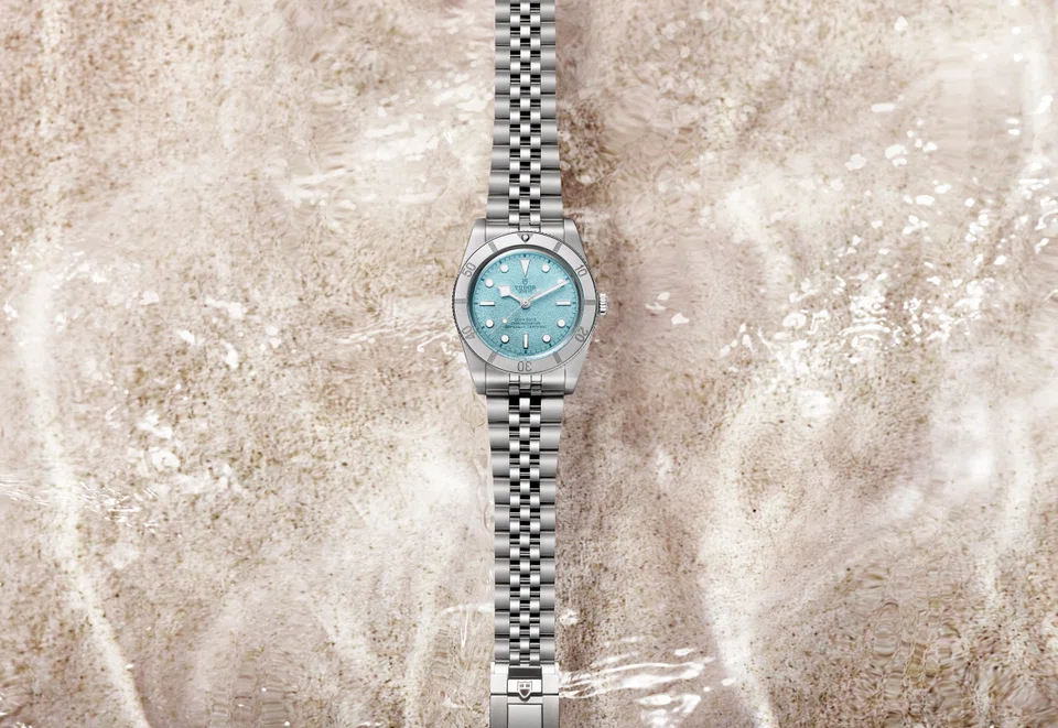 The grainy Lagoon Blue dial of the Tudor Black Bay 54 is more than a colour – it’s a vibe that evokes long, lazy afternoons by the beach.