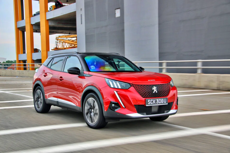 The setup gives you 130 horsepower and a 50 kilowatt-hour lithium-ion pack, which is good for 345 kilometres of range on paper.