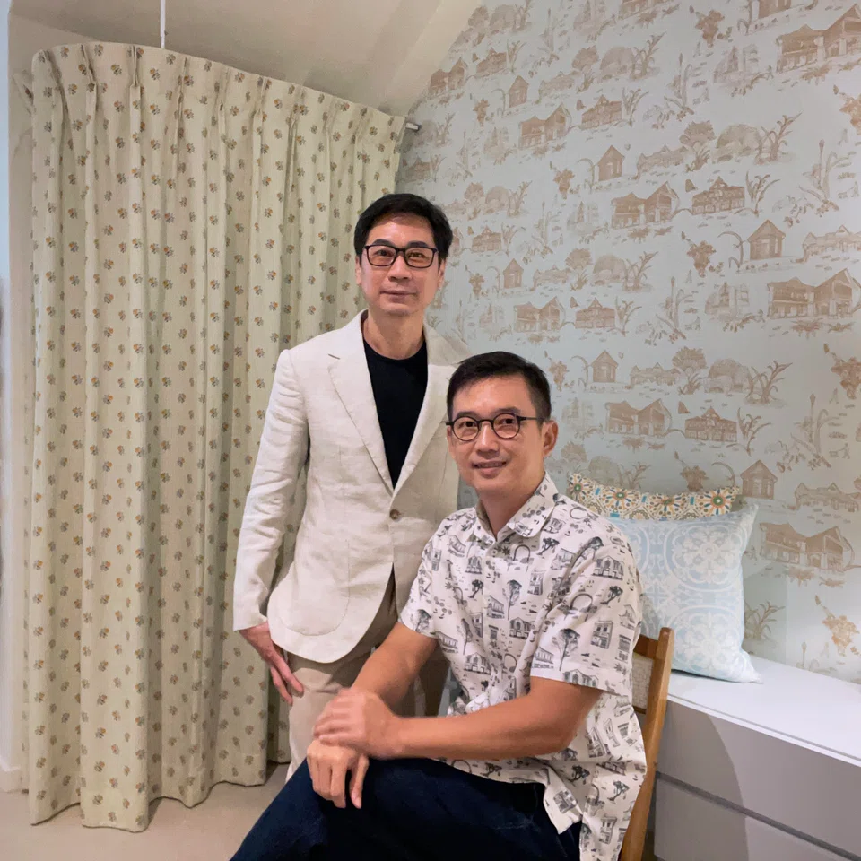 Onlewo co-founders Eugene Yip (standing) and Mike Tay want to create a brand that can help people beautify their homes and "build a warm nest".
