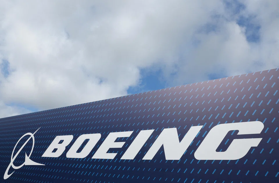 Boeing announced deals with Qatar Airways and Macquarie Airfinance.