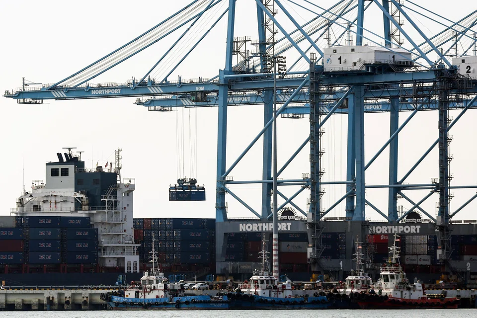 Malaysia’s deep integration into global networks is now a primary vulnerability; about 83% of companies source more than 30% of their raw materials from abroad.