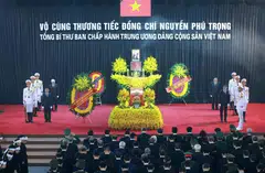 The delegation of the Central Executive Committee of the Communist Party of Vietnam paying tribute to late Vietnamese General Secretary Nguyen Phu Trong at the National Funeral Home in Hanoi.