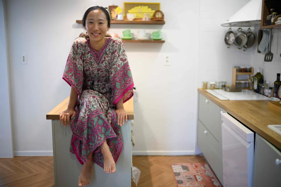 Letting go of the traditional South Korean trappings of success – a Seoul apartment, a high-paying job, a loving spouse – has allowed Seen to find genuine happiness.