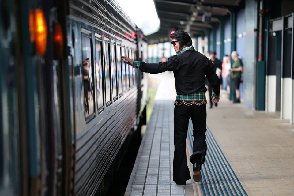 The seven-hour railway trip features a continuous line-up of Elvis-themed entertainment, including tribute artists performing some of the King’s greatest hits. 