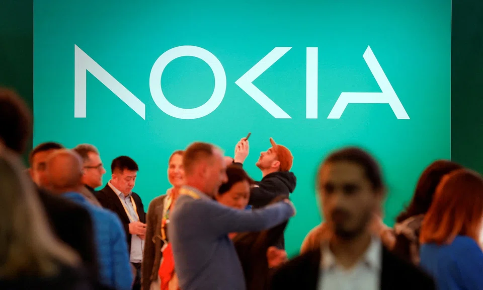 Nokia maintained its full-year outlook and said it expects a significant acceleration in growth in the fourth quarter in its network Infrastructure business.