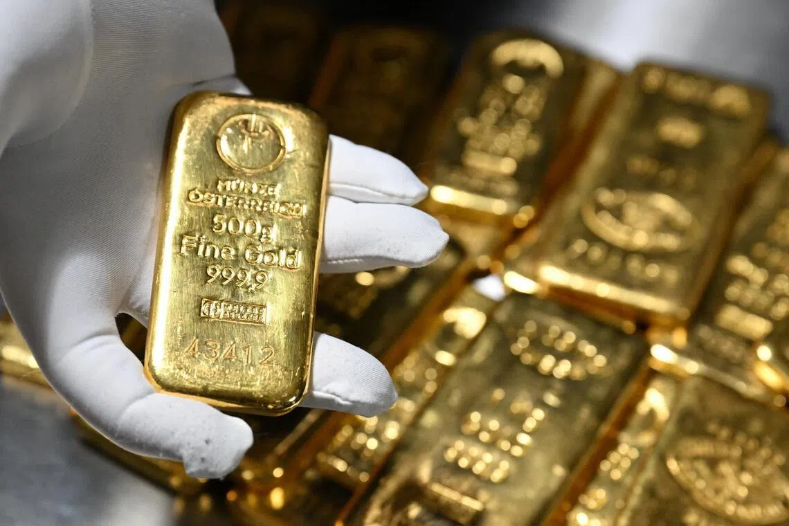 Traders offer gold discounts of up to US$30 an ounce to the global benchmark in London.