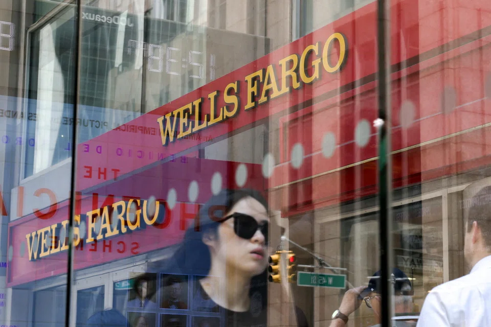 Wells Fargo's net income was US$5.36 billion, or US$1.62 per share, in the three months ended Dec 31, compared with US$5.08 billion, or US$1.43 per share, a year earlier.