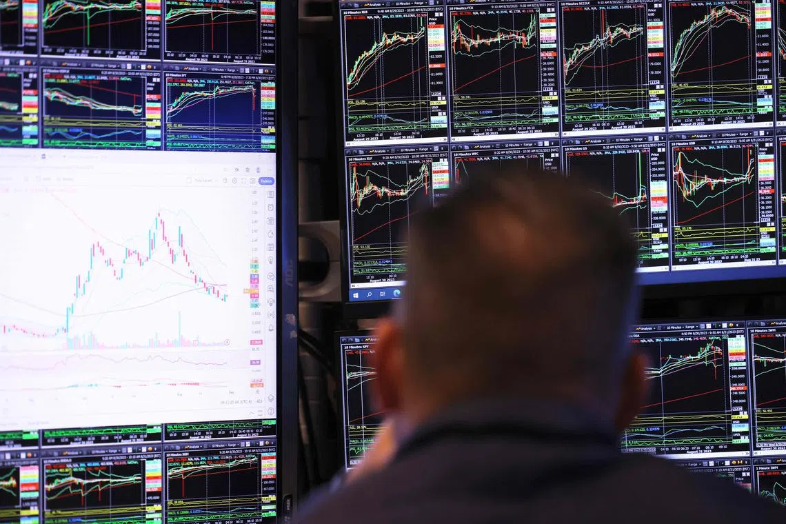 NEW YORK, NEW YORK - AUGUST 31: Traders work on the floor of the New York Stock Exchange during morning trading on August 31, 2023 in New York City. Stocks on the major indexes opened up high amid the release of inflation data and Department of Labor’s jobs report. Both figures come weeks before the Federal Reserve holds their next interest-rate policy meeting. The gains have helped the major indexes cut their monthly losses.   Michael M. Santiago/Getty Images/AFP (Photo by Michael M. Santiago / GETTY IMAGES NORTH AMERICA / Getty Images via AFP)