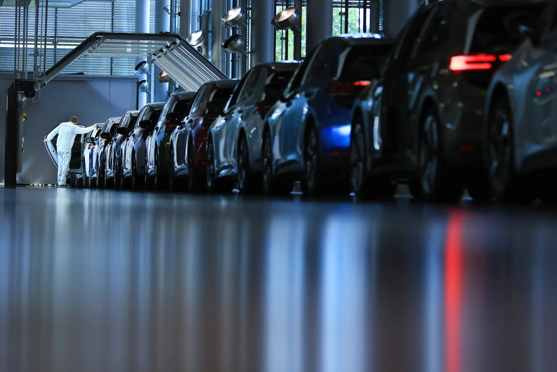 EU-US trade talks focus on tariff offset for automakers - The Business ...