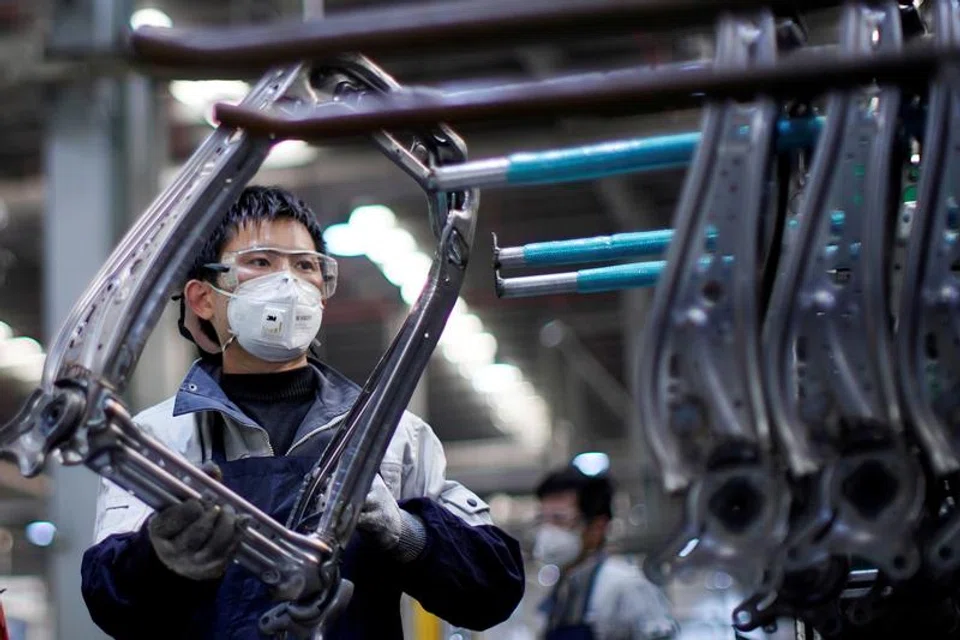 For the first time in about 25 years, China isn’t a top three investment priority for a majority of US firms, an American Chamber of Commerce in China survey showed. 