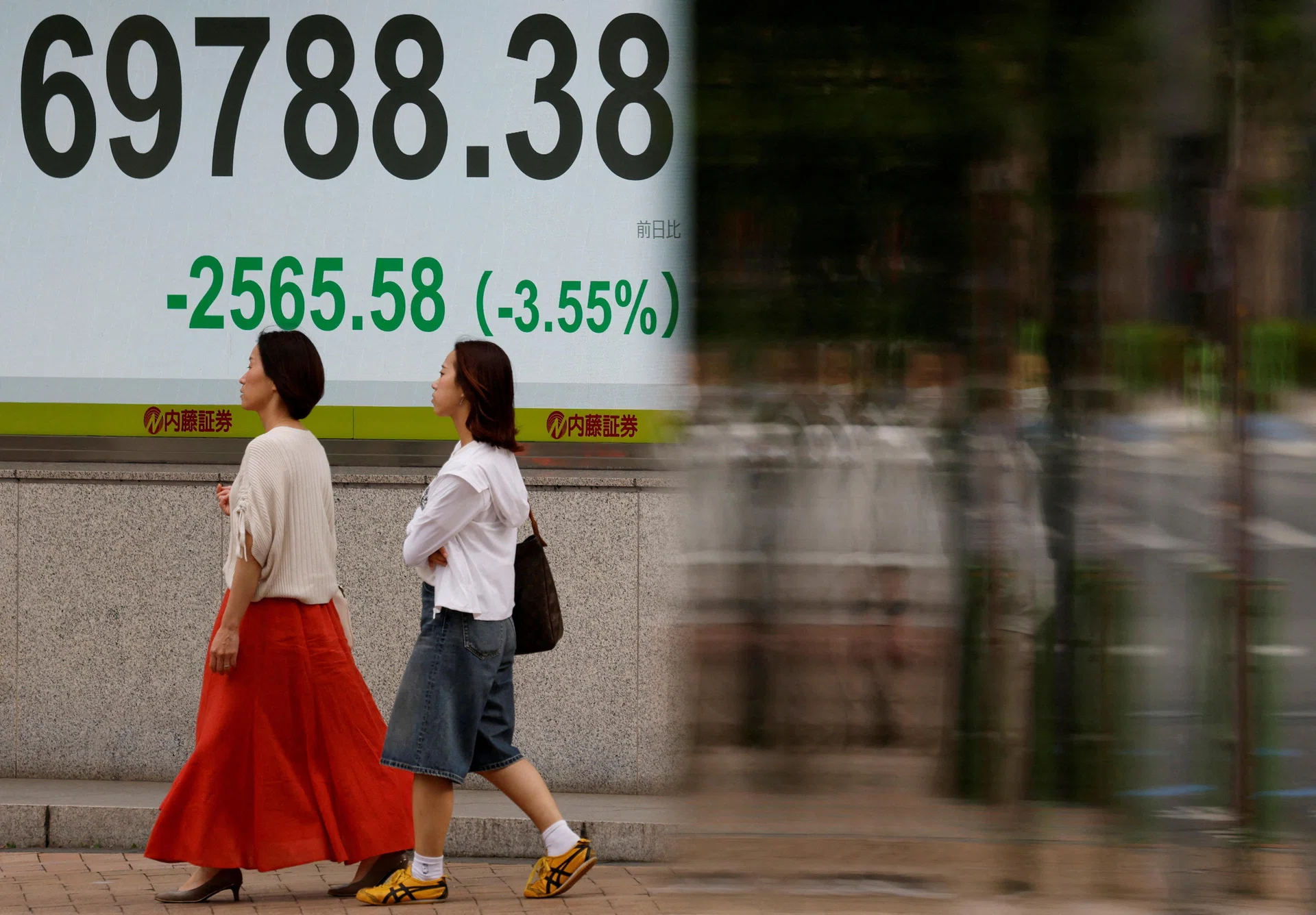 Nikkei slides as Middle East stalemate fuels oil, inflation concerns