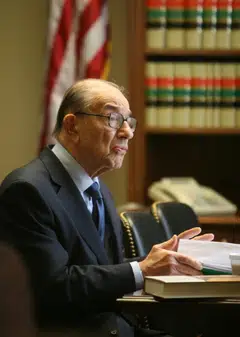 Despite the warning in 1996 by Alan Greenspan, then chairman of the Federal Reserve, that the US stock market could be overvalued, the market rallied strongly till early 2000.