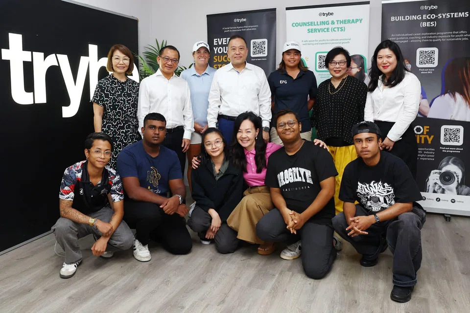 During the event facilitated by HSBC and Trybe, Singapore and US golfers Shannon Tan and Lauren Coughlin (top row, third and fifth from left, respectively) met with seven youths and talked about overcoming challenges.