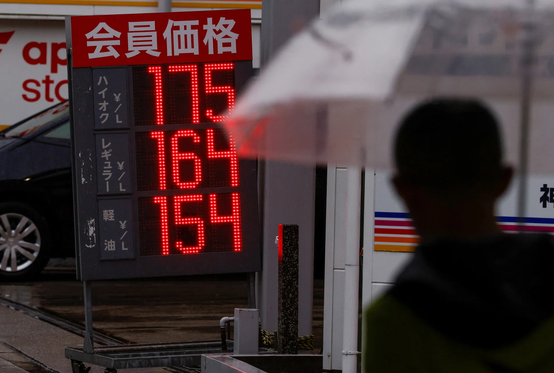 Japan core consumer prices in Aug up 1.7% on year, below 2% for 8th month