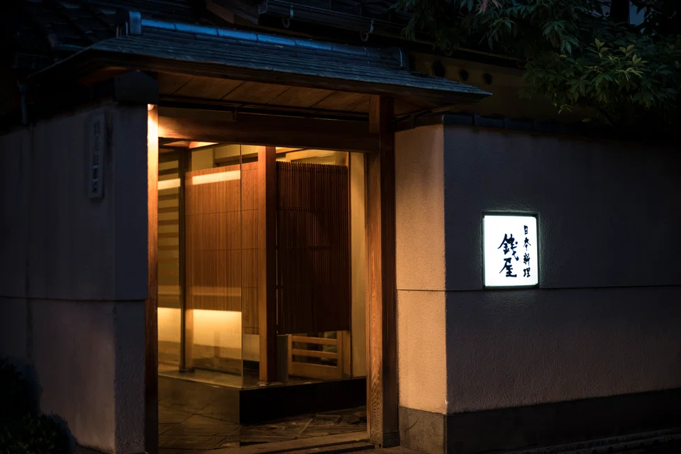Zeniya Kanazawa is located in a traditional wooden house in the samurai town.